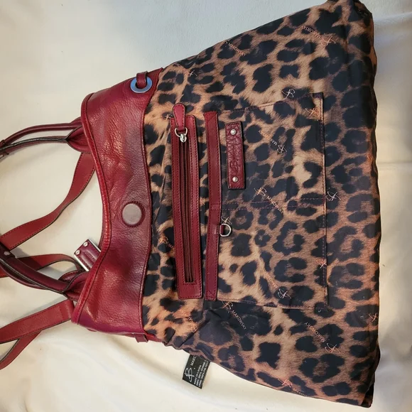 B. Makowsky Deep Red Pebbled Leather Bag EUC Silver Hardware - Picture 8 of 16